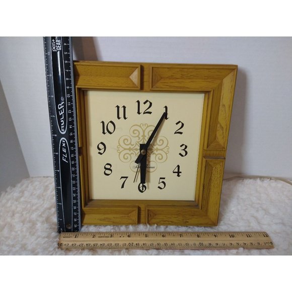 Seth Thomas clock model E324-000 - Picture 1 of 6